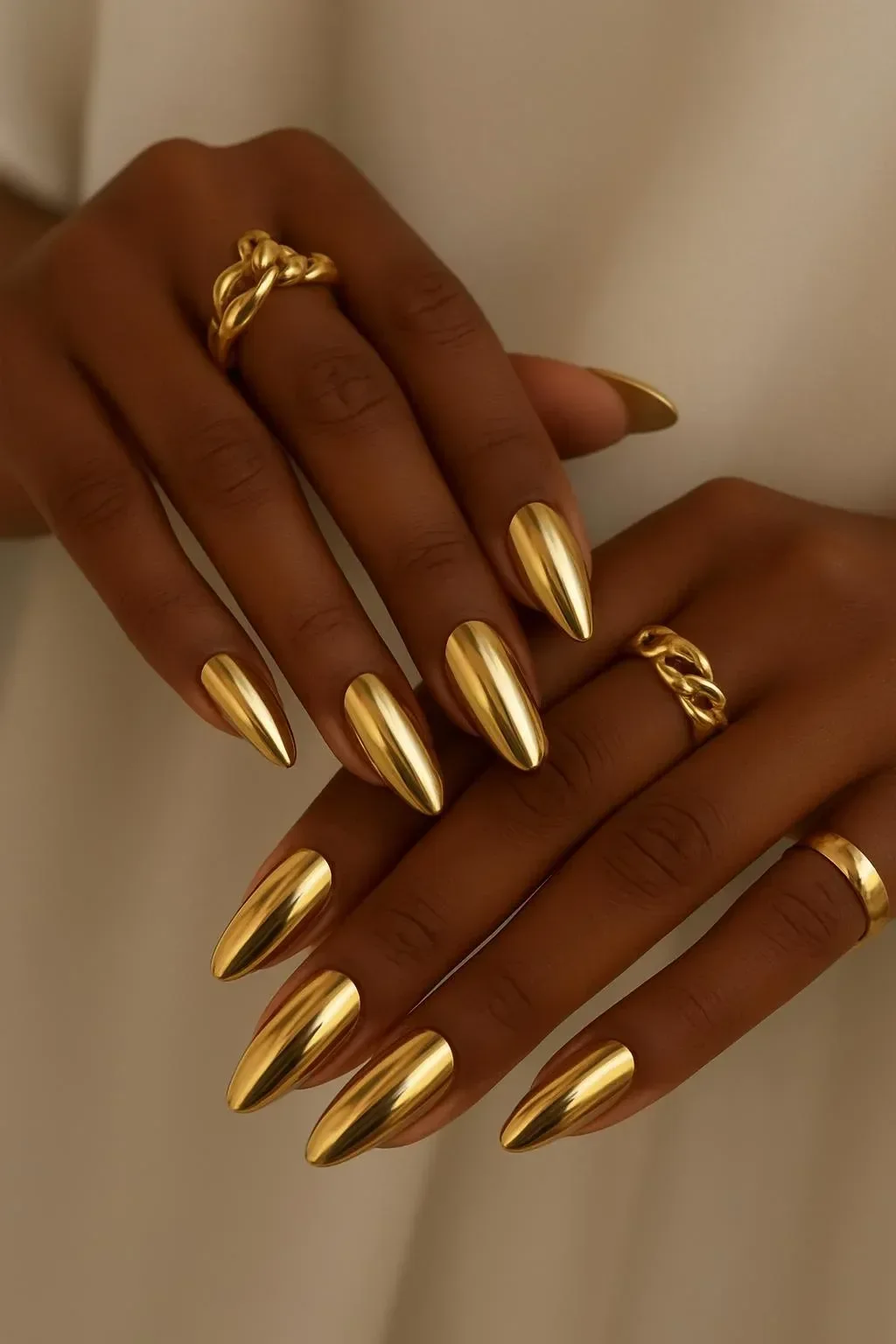 Glam Gold Press-On Nails from the Perfect Nail Gift Set