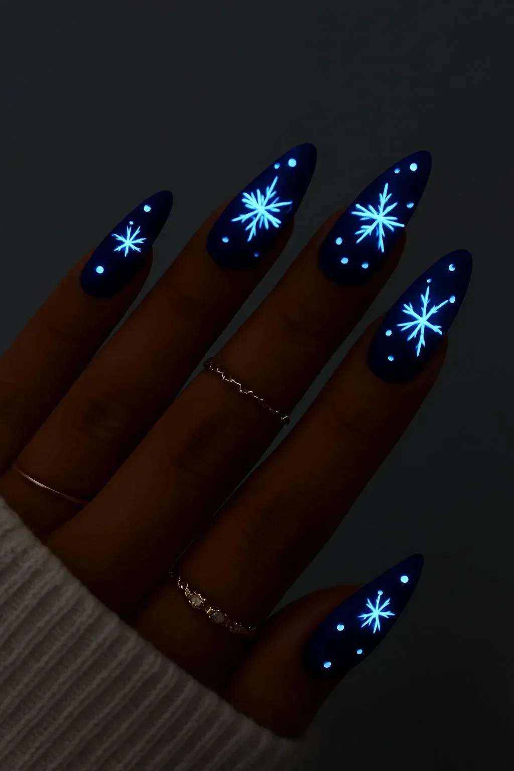 Glow in the Dark Snowflake Cat Eye Nails for winter glam
